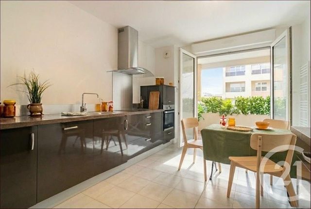Appartement F4 à vendre - 4 pièces - 120.0 m2 - MARSEILLE - 13005 - PROVENCE-ALPES-COTE-D-AZUR - Century 21 La Plaine