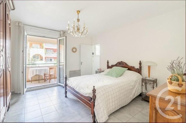 Appartement F4 à vendre - 4 pièces - 120.0 m2 - MARSEILLE - 13005 - PROVENCE-ALPES-COTE-D-AZUR - Century 21 La Plaine