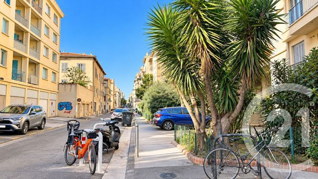 Appartement Studio à vendre - 1 pièce - 35.3 m2 - MARSEILLE - 13005 - PROVENCE-ALPES-COTE-D-AZUR - Century 21 La Plaine